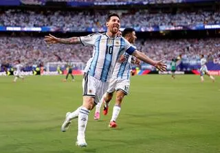 COUPE DU MONDE. PORTÉE PAR UN TRIPLÉ DE L’ÉTERNEL LIONEL MESSI, L’ARGENTINE SURCLASSE L’ALGÉRIE