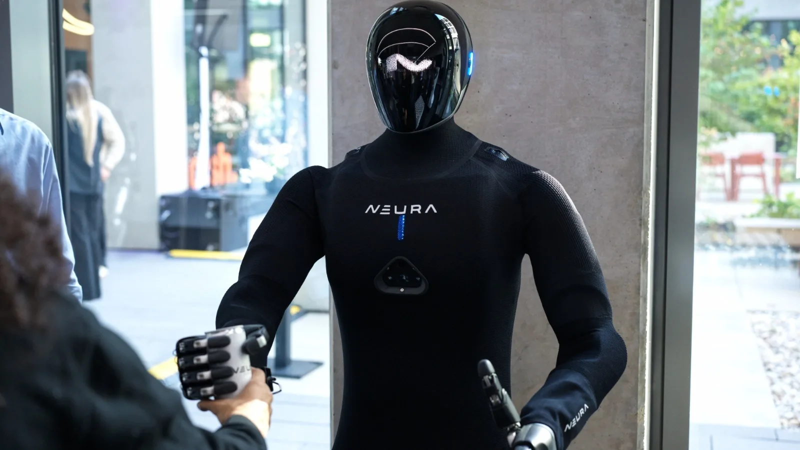 FACE À TESLA ET À LA CHINE, CE VOISIN DE LA FRANCE DÉGAINE SON ROBOT HUMANOÏDE À RÉFLEXES
