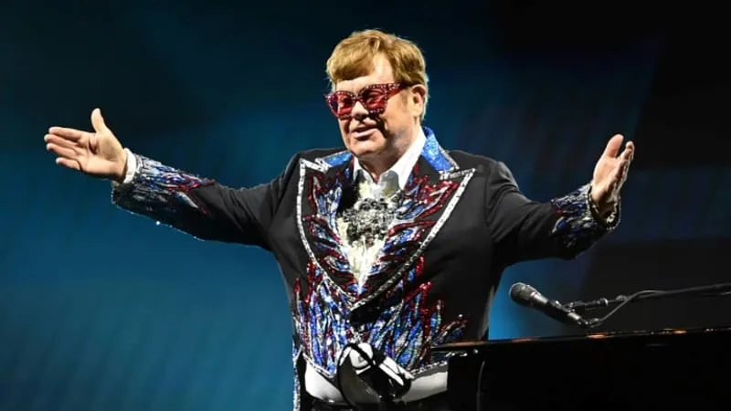 DIANE ARBUS, NAN GOLDIN… ELTON JOHN EXPOSE 300 PHOTOGRAPHIES TIRÉES DE SA VASTE COLLECTION AU JEU DE PAUME À PARIS