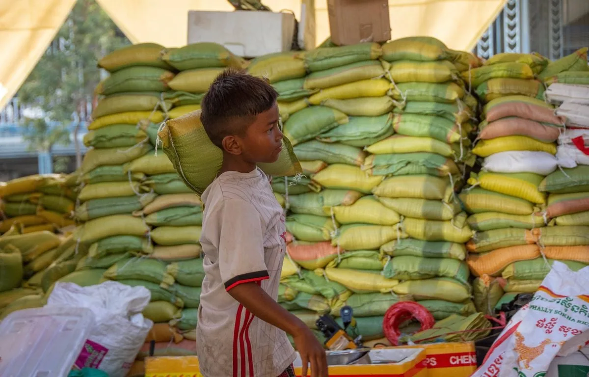 LES ENFANTS, PREMIÈRES VICTIMES DES ALIMENTS INSALUBRES DANS LE MONDE