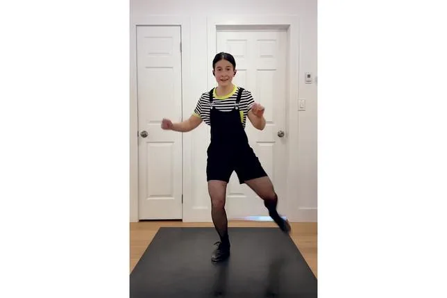 ARIEL HYATT FAIT ENTRER LA “STEP DANCE” DANS L’ÈRE DU METAL