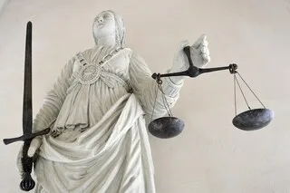 TROIS PERSONNES MISES EN EXAMEN APRÈS UNE RIXE MORTELLE À COMPIÈGNE
