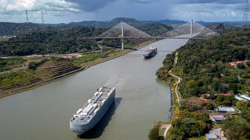 LE TRAFIC VA PASSER DE 36 À 32 NAVIRES PAR JOUR À PARTIR DE SEPTEMBRE: LE CANAL DE PANAMA RÉDUIT SA CAPACITÉ QUOTIDIENNE FACE À L’AMPLEUR DU PHÉNOMÈNE CLIMATIQUE EL NIÑO, QUI RÉDUIT LES PRÉCIPITATIONS