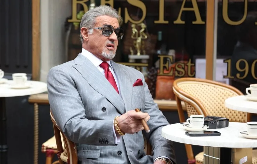 SYLVESTER STALLONE RÉVÈLE NE PAS ÊTRE ALLÉ AUX FUNÉRAILLES DE SA MÈRE