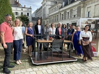 « UN ENFANT QUI SOURIT, ÇA N’A PAS DE PRIX » : QUI VEUT DEVENIR ASSISTANT FAMILIAL ? CE DÉPARTEMENT DE L’OUEST RECRUTE