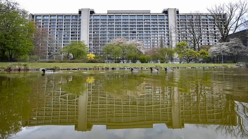 UNE RÉNOVATION AURAIT COÛTÉ UN MILLION D’EUROS PAR EMPLOYÉ: LA BUNDESBANK VA DÉMÉNAGER DE SON SIÈGE HISTORIQUE ET VEUT ACHETER UN BÂTIMENT « CLÉ EN MAIN » À FRANCFORT POUR SES 2.500 SALARIÉS