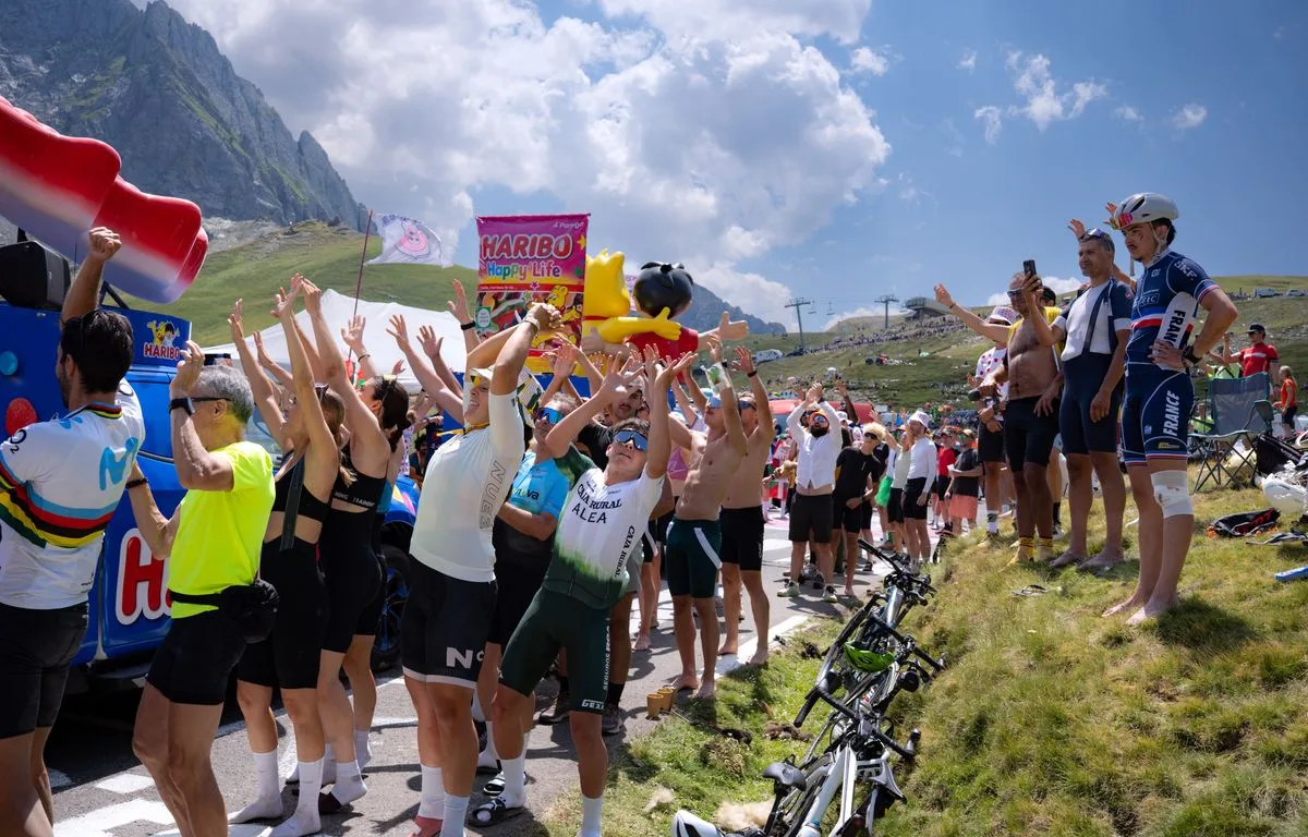 TOUR DE FRANCE 2026 : À QUELLE HEURE PASSE LA CARAVANE DURANT L’ÉTAPE 11 VICHY-NEVERS CE MERCREDI 15 JUILLET ?