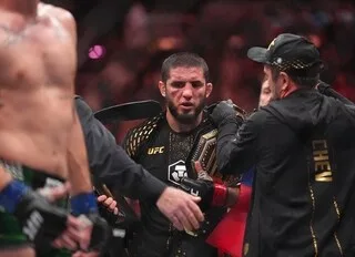 VIDÉO. MMA : INARRÊTABLE, ISLAM MAKHACHEV BAT UN RECORD EN SIGNANT UNE 17E VICTOIRE CONSÉCUTIVE EN UFC