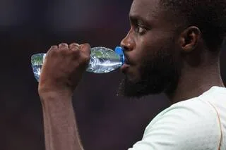 FRANCE – IRLANDE DU NORD. DAYOT UPAMECANO VICTIME D’UNE NOUVELLE RÈGLE D’ARBITRAGE