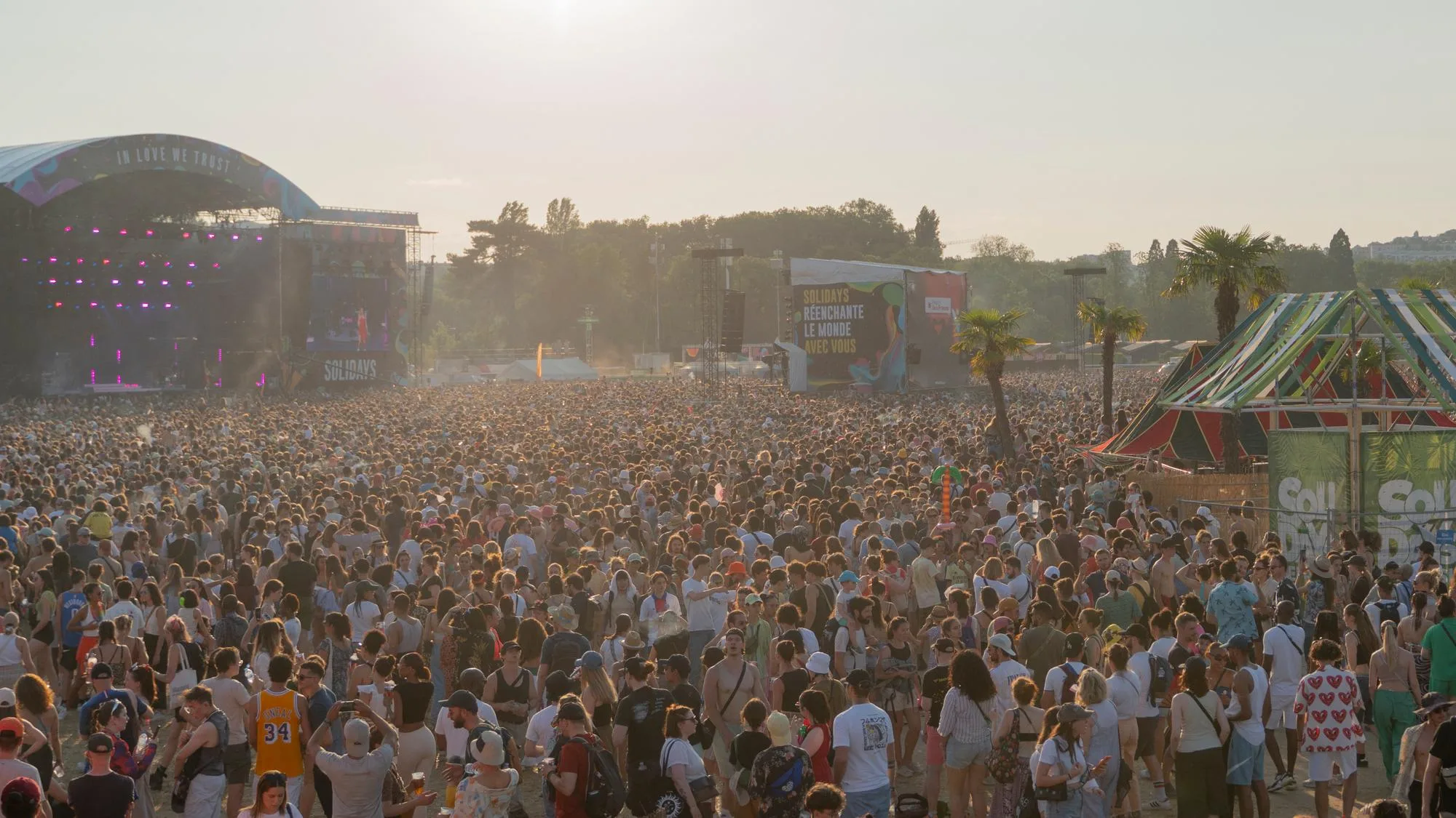 SI LES ORGANISATEURS DE SOLIDAYS ET DE LA PRIDE N’ANNULENT PAS, LE PRÉFET LES INTERDIRA