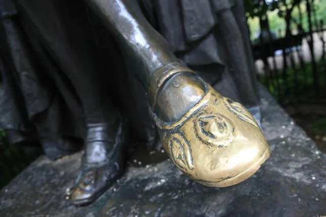 LA CHAUSSURE DE MONTAIGNE, LA MADELEINE DE PROUST ET LE COQ : PETITES HISTOIRES DE FRANCE
