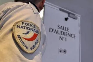 VAL-D’OISE : UNE FEMME DE 24 ANS ÉCROUÉE POUR LE MEURTRE D’UN JEUNE HOMME CRIBLÉ DE BALLES