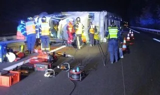 UN POIDS LOURD SE COUCHE SUR L’A11 : LA CONDUCTRICE GRAVEMENT BLESSÉE, L’AUTOROUTE COUPÉE À HAUTEUR D’ANCENIS