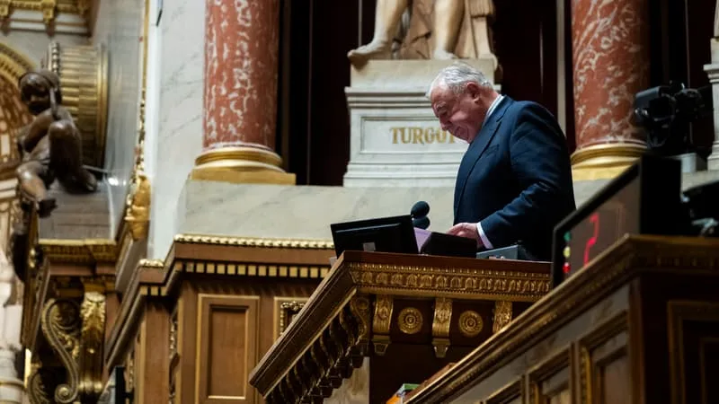 « JE NE VOIS PAS COMMENT IL PEUT Y AVOIR UN BOULEVERSEMENT »: GÉRARD LARCHER SUR UNE AUTOROUTE POUR SE MAINTENIR À LA TÊTE DU SÉNAT