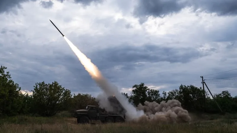 L’ARMÉE UKRAINIENNE ASSURE TOUJOURS CONTRÔLER LA VILLE-CLÉ DE KOSTYANTYNIVKA, AFFIRMANT QUE L’ANNONCE DE SA PRISE PAR LA RUSSIE EST « FAUSSE »