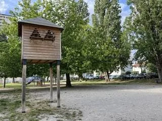 GAZAGE AU CO2 OU PIGEONNIERS CONTRACEPTIFS ? COMMENT CES VILLES FRANÇAISES RÉGULENT LES POPULATIONS DE PIGEONS