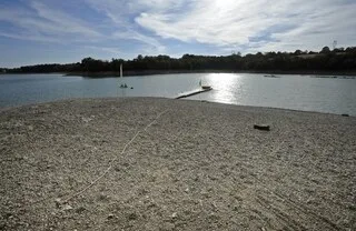FRANCE : LA VAGUE DE CHALEUR DÉBUTÉE FIN JUILLET DEVIENT LA PLUS LONGUE, EX AEQUO AVEC 1983