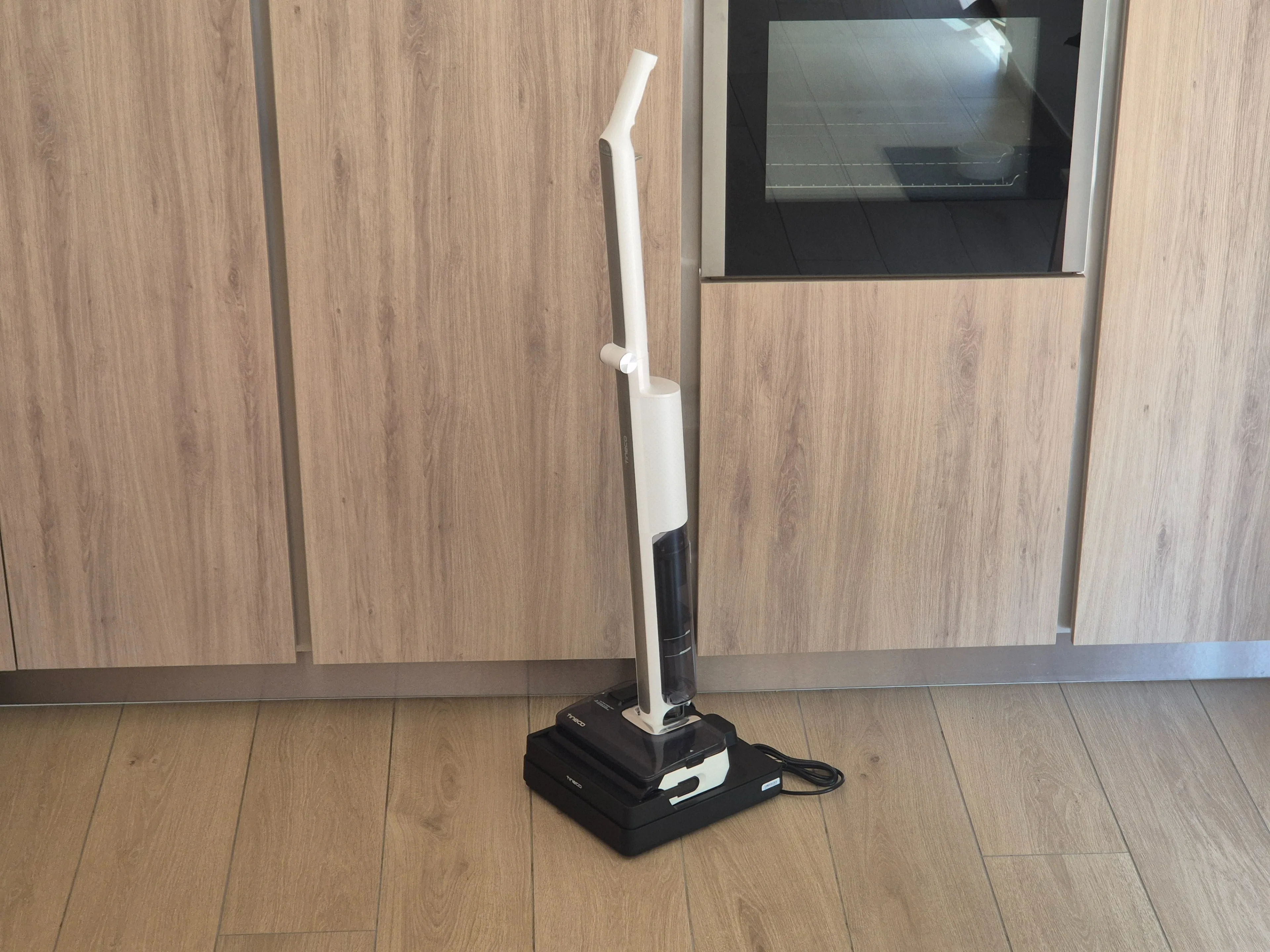 TEST TINECO FLOOR ONE I7 FOLD : L’ASPIRATEUR-LAVEUR QUI SE PLIE EN QUATRE POUR SE FAUFILER PARTOUT