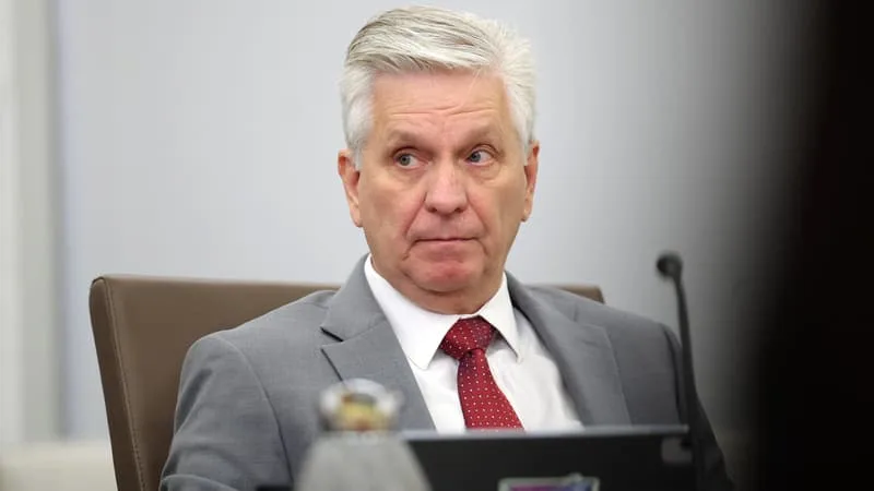 LA COLOMBE DEVIENT FAUCON: FACE À UNE INFLATION RECORD AUX ÉTATS-UNIS, LE GOUVERNEUR DE LA BANQUE CENTRALE AMÉRICAINE PRÉPARE LES ESPRITS À UNE REMONTÉE DES TAUX D’INTÉRÊTS