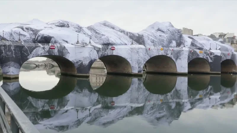 LA "CAVERNE" DU PONT-NEUF DE JR OUVRIRA BEL ET BIEN... MAIS PERSONNE NE SAIT ENCORE QUAND