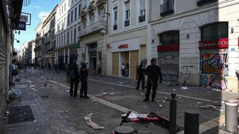 « C’EST DÉJÀ ÉNORMISSIME »: LE PROCUREUR DÉNOMBRE DIX FOIS MOINS DE PILLEURS À MARSEILLE QUE LA PRÉFECTURE LE 17 OCTOBRE