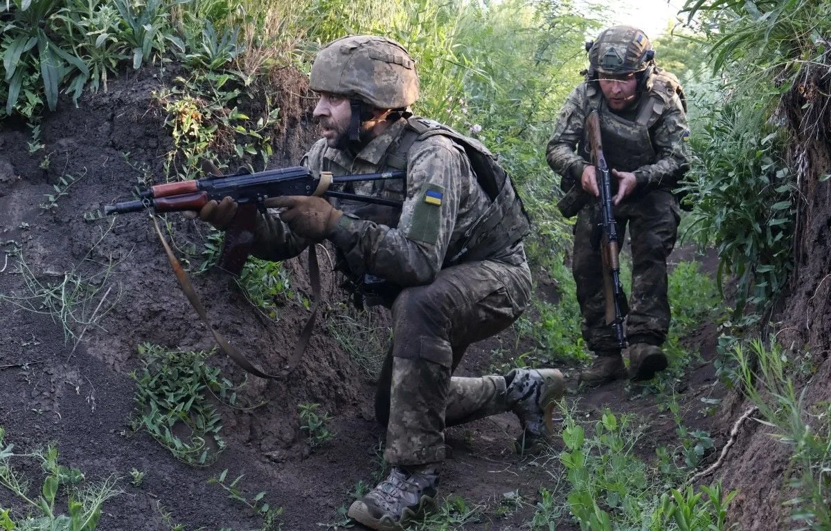 EN DIRECT GUERRE EN UKRAINE : UNE NOUVELLE FRAPPE RUSSE MORTELLE, LES ARMES UKRAINIENNES TIENNENT SALON…
