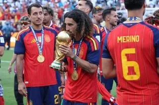 « JE VAIS VOUS RACONTER UN SECRET » : UN CHAMPION DU MONDE 2010 DÉVOILE UN RITUEL PERPÉTUÉ PAR MARC CUCURELLA