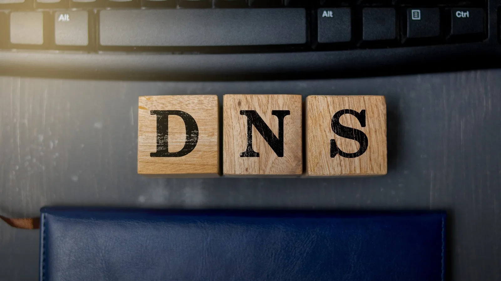 DNS, LE TALON D’ACHILLE MÉCONNU : QUAND VOS EMPLOYÉS SONT REDIRIGÉS VERS DES SITES PIRATES SANS S’EN APERCEVOIR