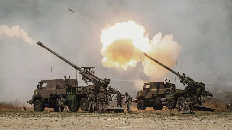 DRONES KAMIKAZES, OBUS POUR CANON CAESAR, MISSILES SOL-AIR… UNE DÉPUTÉE LISTE LES MUNITIONS QUI MANQUENT LE PLUS À L’ARMÉE DE TERRE, MALGRÉ UN INVESTISSEMENT « COLOSSAL » PROMIS PAR LE PREMIER MINISTRE