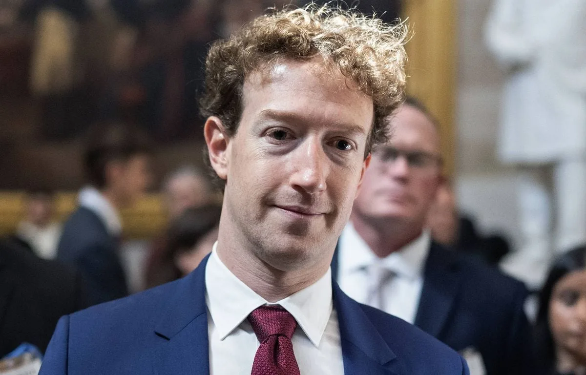 CONTRAIREMENT À ANTHROPIC, ZUCKERBERG REFUSE DE FREINER LE DÉVELOPPEMENT DE L’IA