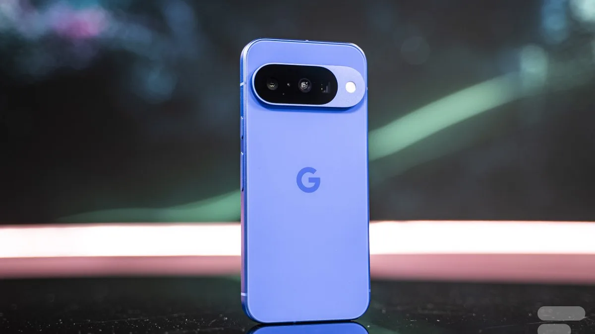 UN SMARTPHONE, UNE MONTRE, DES ÉCOUTEURS ET UN SOCLE : LE PACK PIXEL 10 À PRIX CASSÉ