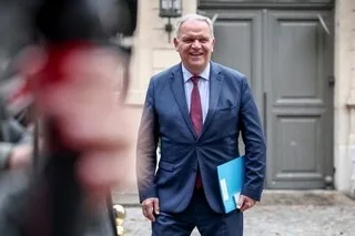 EMMANUEL MACRON PROPOSE DE NOMMER LE SÉNATEUR LR FRANÇOIS-NOËL BUFFET DÉFENSEUR DES DROITS