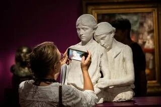 WARHOL, MONET, CLAUDEL ET AUTRES SCULPTRICES AU COEUR DES EXPOSITIONS DE L’ÉTÉ 2026