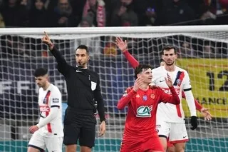 LIGUE 1. L’ARBITRE CONDAMNÉ POUR VIOLENCES CONJUGALES DEVRAIT OFFICIER CETTE SAISON
