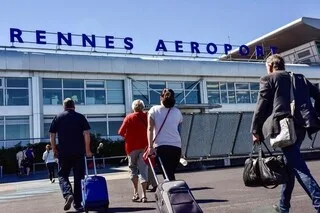 BAGAGE ABANDONNÉ À L’AÉROPORT DE RENNES : UN PÉRIMÈTRE DE SÉCURITÉ EN PLACE