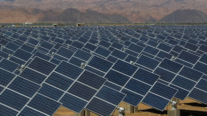 « PROTÉGER L’INDUSTRIE AMÉRICAINE D’ACTEURS ÉTRANGERS DANGEREUX »: LES ÉTATS-UNIS TAXENT UN MATÉRIAU CLÉ POUR LES PUCES ET LES PANNEAUX SOLAIRES DOMINÉ PAR LA CHINE