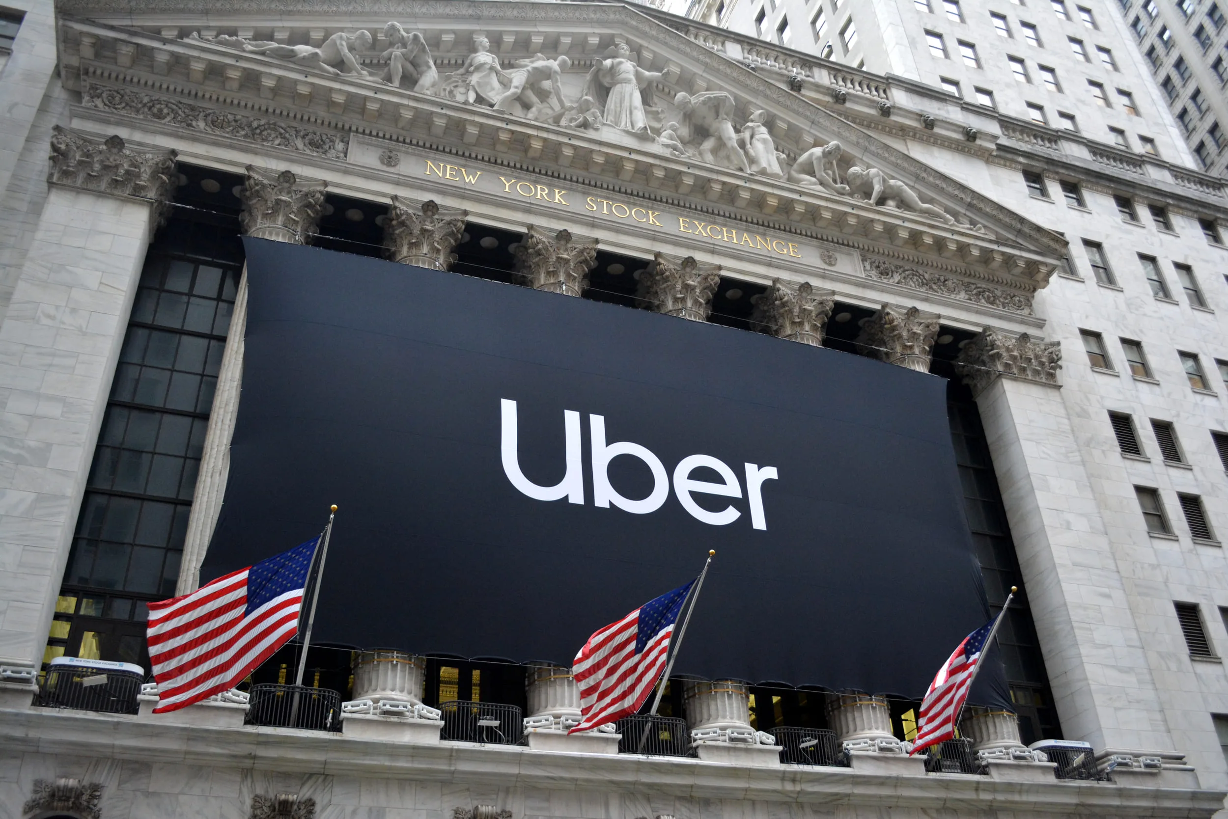 UBER : L’IA COÛTE CHER, ALORS LES EMPLOYÉS DEVRONT MOINS L’UTILISER À L’AVENIR