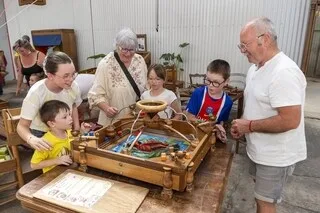 « ON LES AIME BEAUCOUP, ILS NOUS MONTRENT LA VOIE » : COMMENT GRANDS-PARENTS ET PETITS-ENFANTS TISSENT DES LIENS ?