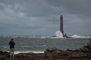 TEMPÊTE AUSTEN. TRAINS SUPPRIMÉS, ACTIVITÉS EN MER : EN NORMANDIE, À QUOI S’ATTENDRE CE VENDREDI ?