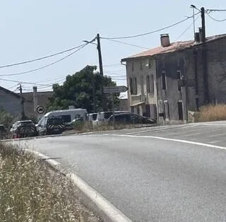 UN CORPS SANS VIE RETROUVÉ SUR LE SIÈGE PASSAGER D’UNE VOITURE EN DEUX-SÈVRES : LES GENDARMES SUR PLACE