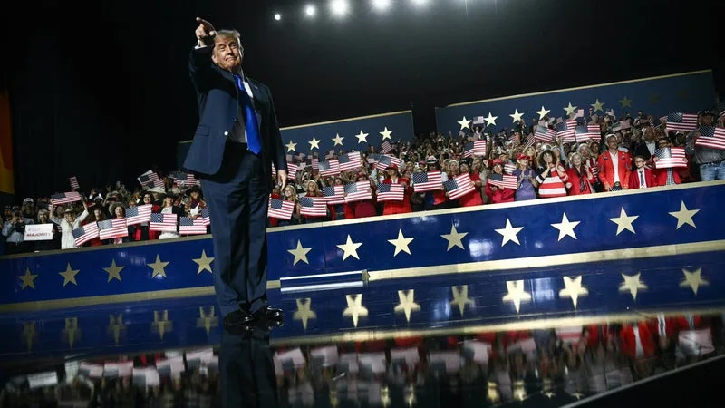 « FAITES COMME SI J’ÉTAIS SUR LE BULLETIN »: DONALD TRUMP PROMET UN CHÈQUE DE 5.000 DOLLARS PAR CITOYEN SI SON PARTI GARDE LE CONTRÔLE DU CONGRÈS