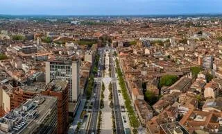 IL ACHÈTE UN APPARTEMENT 350 000 € POUR SA « SUPERBE » TERRASSE DE 75 M²… QUI EST EN FAIT INUTILISABLE