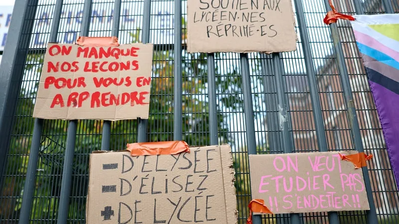 COLÈRE DES LYCÉENS: LE PRÉFET DE LA LOIRE PUBLIE UN ARRÊTÉ POUR INTERDIRE LES RASSEMBLEMENTS DEVANT PLUSIEURS ÉTABLISSEMENTS