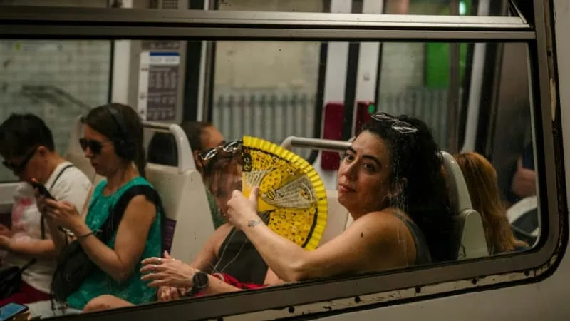DES BAISSES DE FRÉQUENTATION DE 8% DANS LE MÉTRO, 12% DANS LE RER ET MÊME 20% DANS LE BUS: COMMENT LA CHALEUR INFLUE SUR LA FRÉQUENTATION DES TRANSPORTS EN COMMUN À PARIS