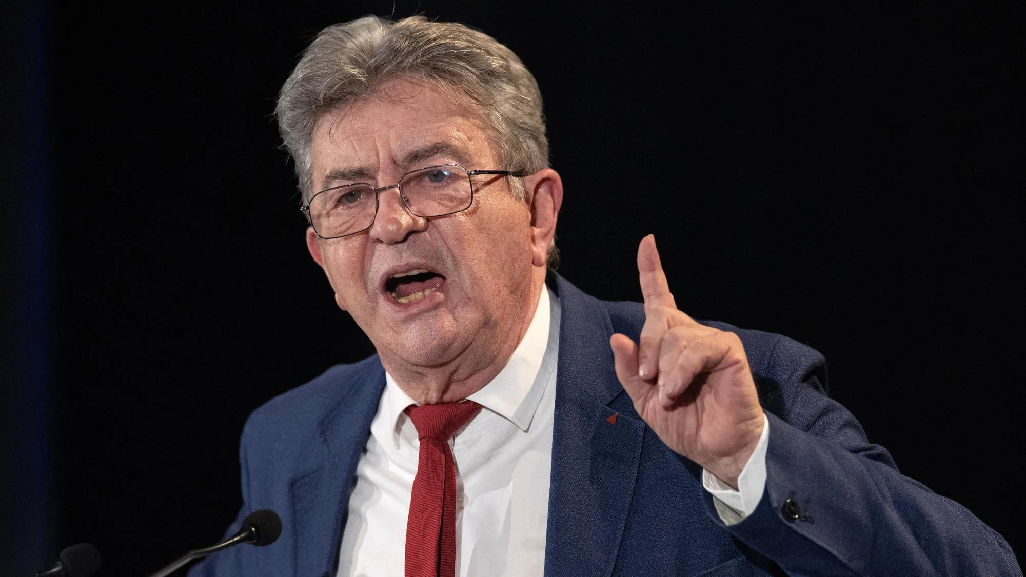CETTE NOUVELLE POLÉMIQUE VISANT LE MAIRE LFI DE LA COURNEUVE PROVOQUE LA COLÈRE DE MÉLENCHON