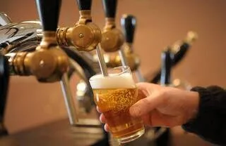 FÊTE DE LA MUSIQUE : POURQUOI BOIRE DE L’ALCOOL EN PÉRIODE DE CANICULE EST PARTICULIÈREMENT DANGEREUX ?