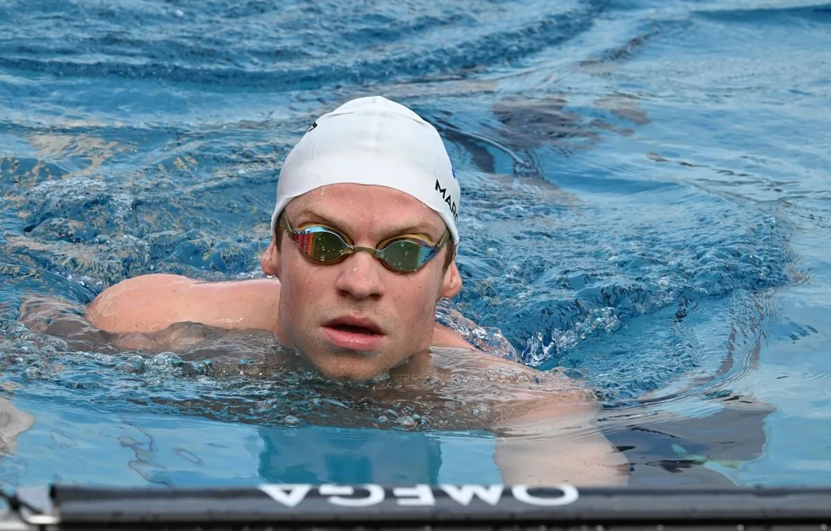 EN DIRECT CHAMPIONNATS D’EUROPE DE NATATION : LÉON MARCHAND ATTENDU SUR LA FINALE DU 4X200 M… MAXIME GROUSSET « EN CONFIANCE »…