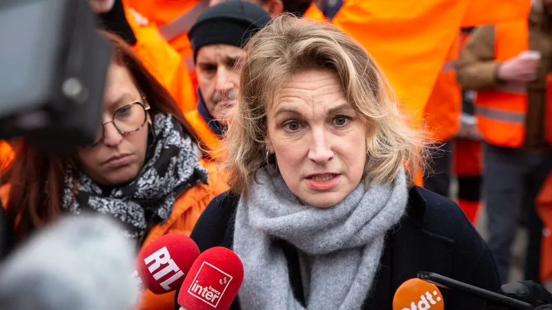 « NOUS, ON VEUT UN VRAI ÉLECTROCHOC »: LE GOUVERNEMENT ENVISAGE D’AUGMENTER LE SMIC DE 15 EUROS AVANT LE 1ER JANVIER, LA CFDT VEUT « 100 EUROS NET »