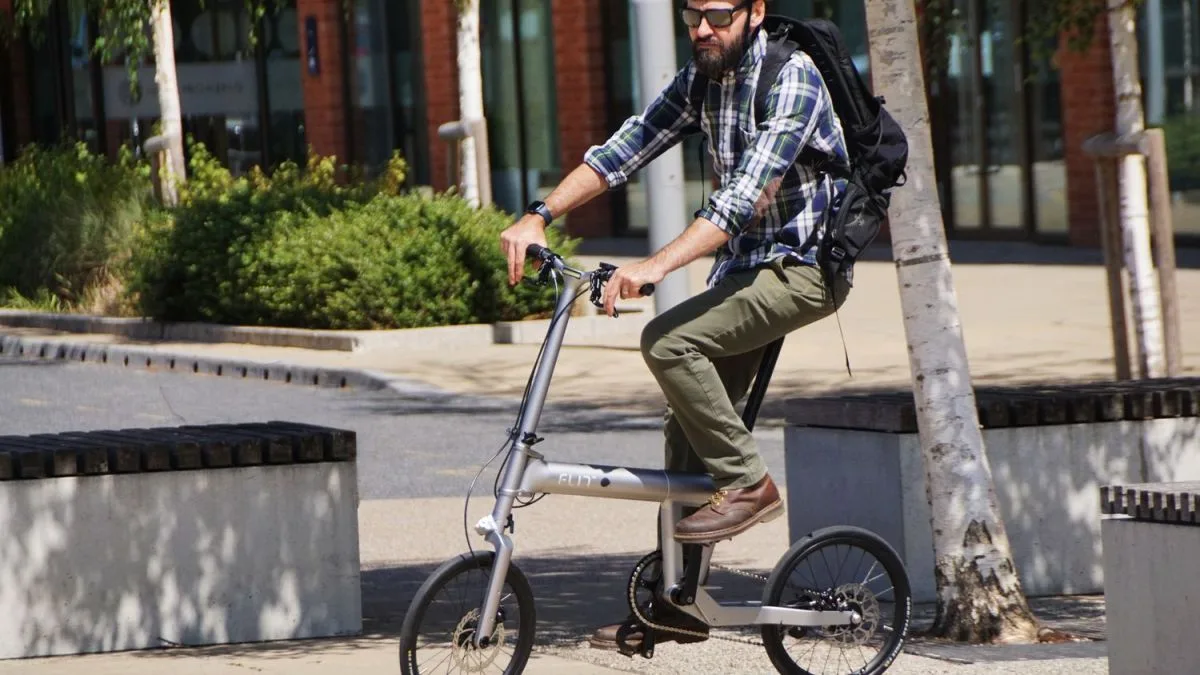 13,3 KG SEULEMENT : CE NOUVEAU VÉLO PLIANT ÉLECTRIQUE A UN AUTRE ARGUMENT IMBATTABLE FACE AU BROMPTON T LINE