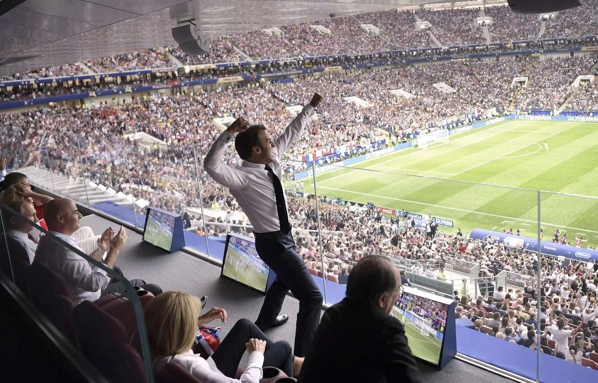 PRÉSIDENTIELLE 2027 : PEUT-ON ÊTRE CANDIDAT SANS ÊTRE MORDU DE FOOTBALL (OU DU MOINS S’AFFICHER COMME TEL) ?